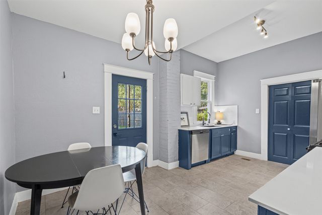 301 S Edgefield Avenue, Dallas, TX 75208