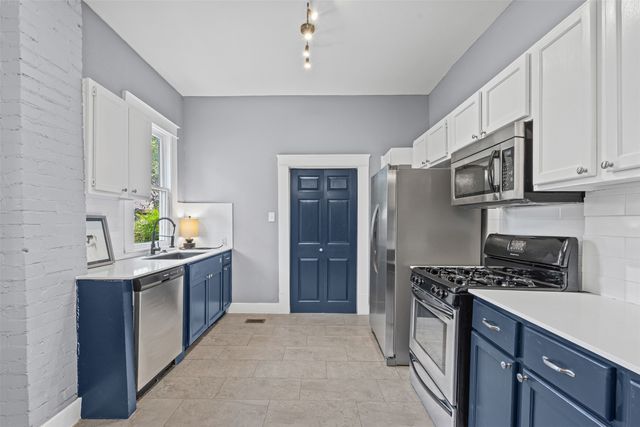 301 S Edgefield Avenue, Dallas, TX 75208