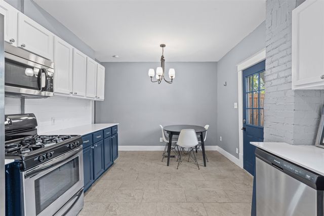301 S Edgefield Avenue, Dallas, TX 75208
