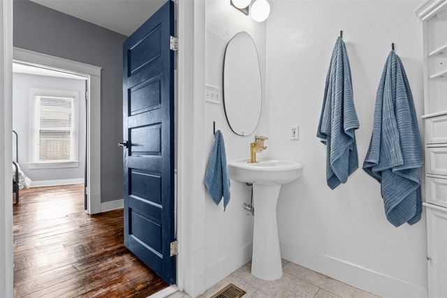 301 S Edgefield Avenue, Dallas, TX 75208