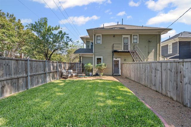 301 S Edgefield Avenue, Dallas, TX 75208