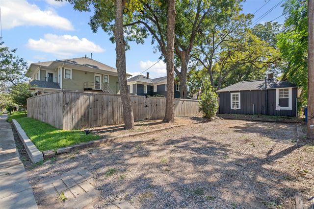 301 S Edgefield Avenue, Dallas, TX 75208