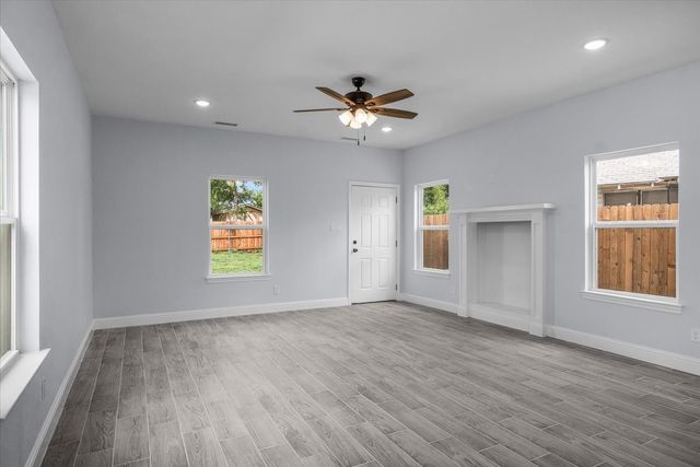 3101 Clinton Avenue, Fort Worth, TX 76106