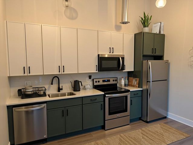 1453 Maple Avenue B06, Evanston, IL 60201