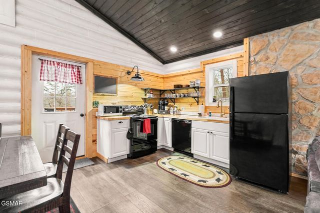 1065 Shell Mountain Road, Sevierville, TN 37876