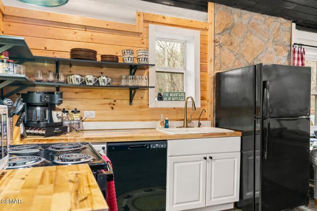 1065 Shell Mountain Road, Sevierville, TN 37876