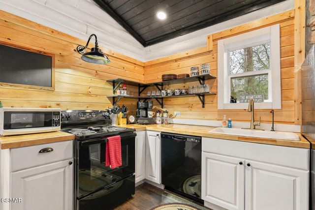 1065 Shell Mountain Road, Sevierville, TN 37876