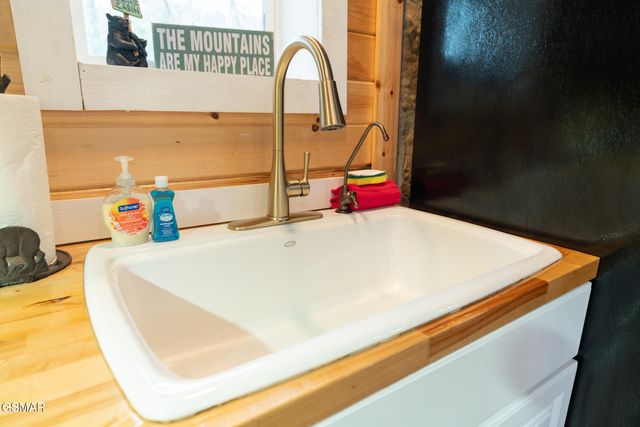 1065 Shell Mountain Road, Sevierville, TN 37876