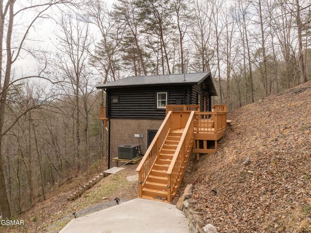 1065 Shell Mountain Road, Sevierville, TN 37876