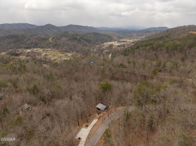 1065 Shell Mountain Road, Sevierville, TN 37876