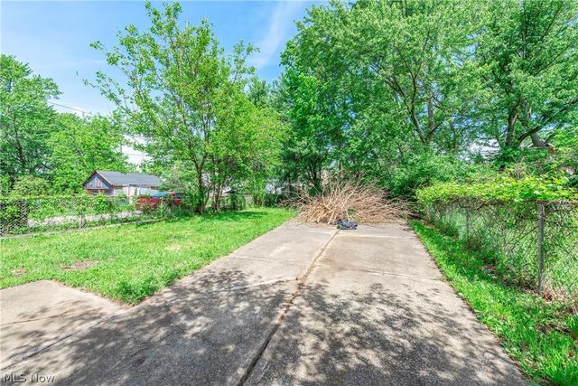 8005 Vineyard Avenue, Cleveland, OH 44105