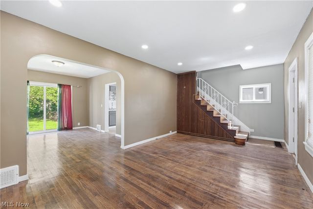 8005 Vineyard Avenue, Cleveland, OH 44105