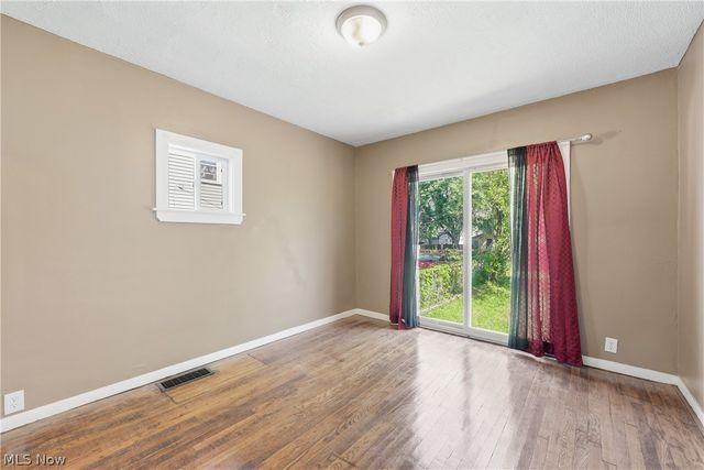 8005 Vineyard Avenue, Cleveland, OH 44105