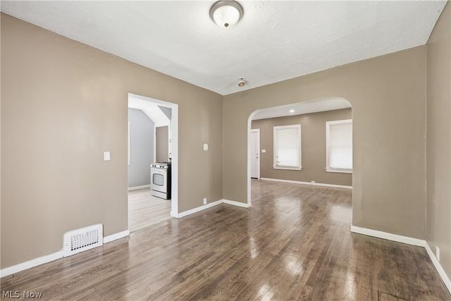 8005 Vineyard Avenue, Cleveland, OH 44105