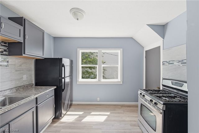 8005 Vineyard Avenue, Cleveland, OH 44105