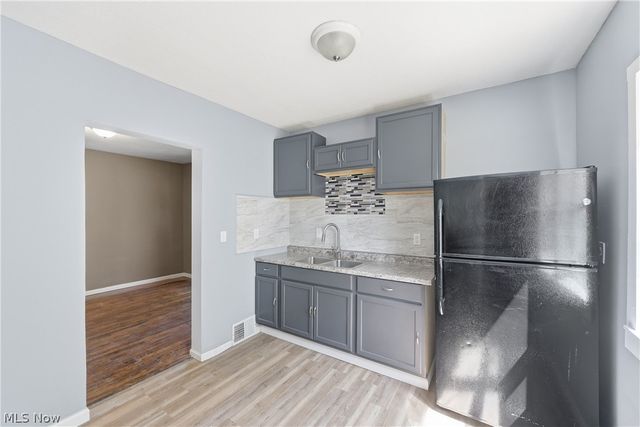 8005 Vineyard Avenue, Cleveland, OH 44105