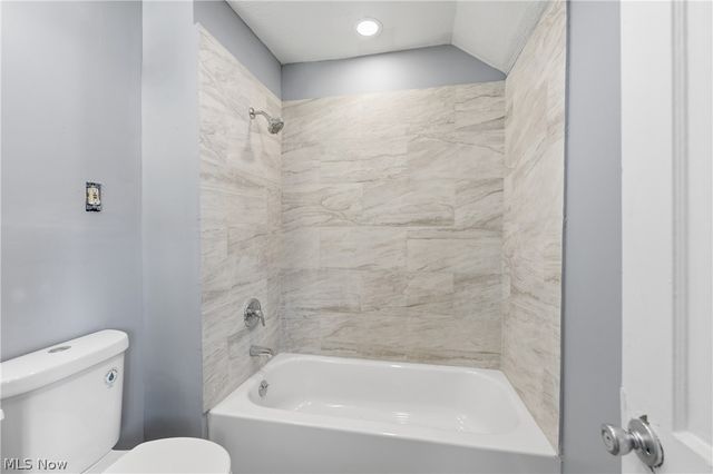 8005 Vineyard Avenue, Cleveland, OH 44105