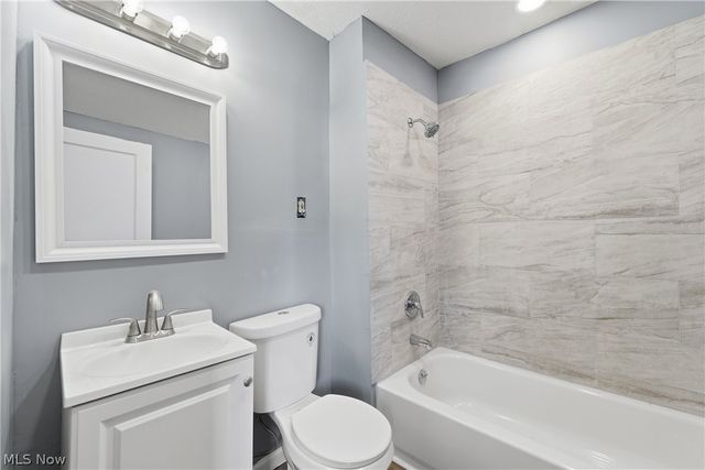 8005 Vineyard Avenue, Cleveland, OH 44105