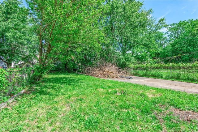 8005 Vineyard Avenue, Cleveland, OH 44105