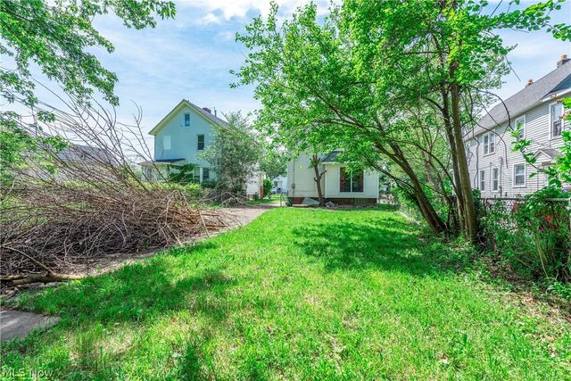 8005 Vineyard Avenue, Cleveland, OH 44105