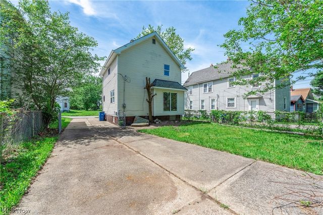 8005 Vineyard Avenue, Cleveland, OH 44105