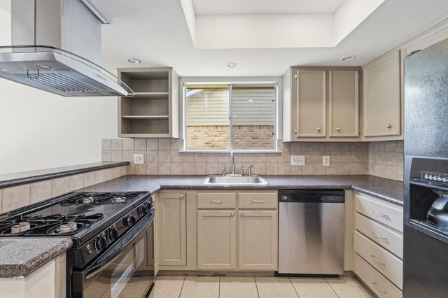 10218 Missel Thrush DR, Austin, TX 78750