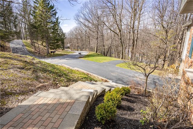 16 Alleyns Rise, Perinton, NY 14450