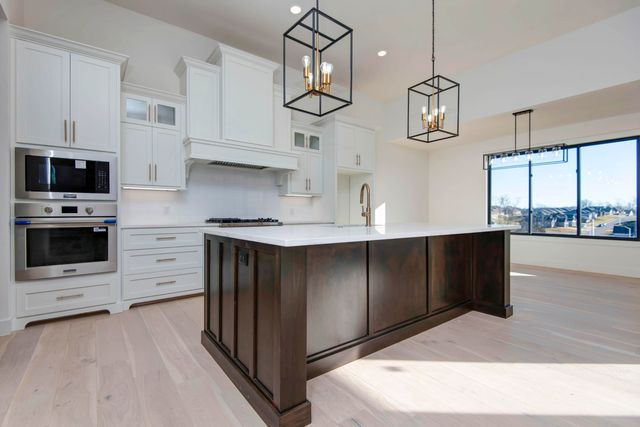 6006 S Holland Avenue, Springfield, MO 65810