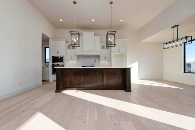 6006 S Holland Avenue, Springfield, MO 65810