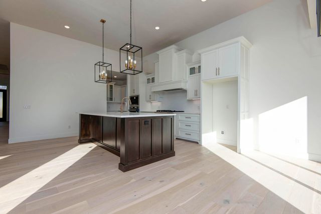 6006 S Holland Avenue, Springfield, MO 65810