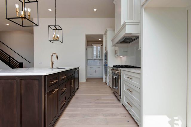 6006 S Holland Avenue, Springfield, MO 65810