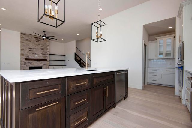 6006 S Holland Avenue, Springfield, MO 65810