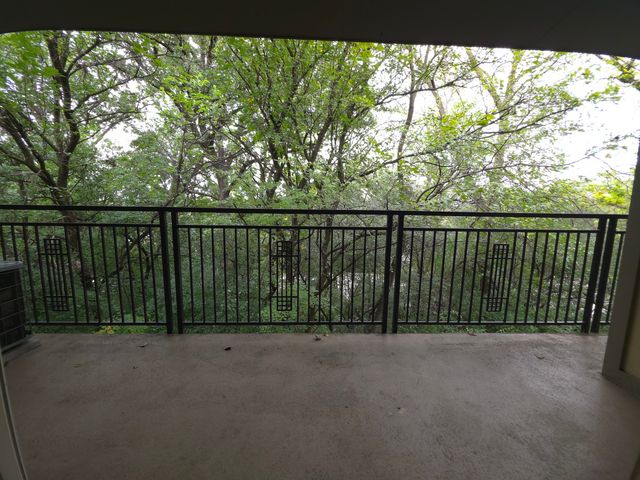 6008 Forest View Road 3C, Lisle, IL 60532