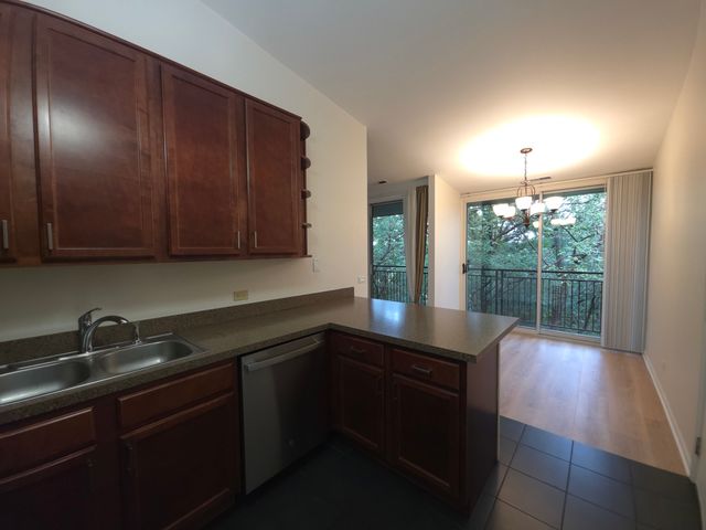 6008 Forest View Road 3C, Lisle, IL 60532