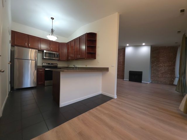6008 Forest View Road 3C, Lisle, IL 60532