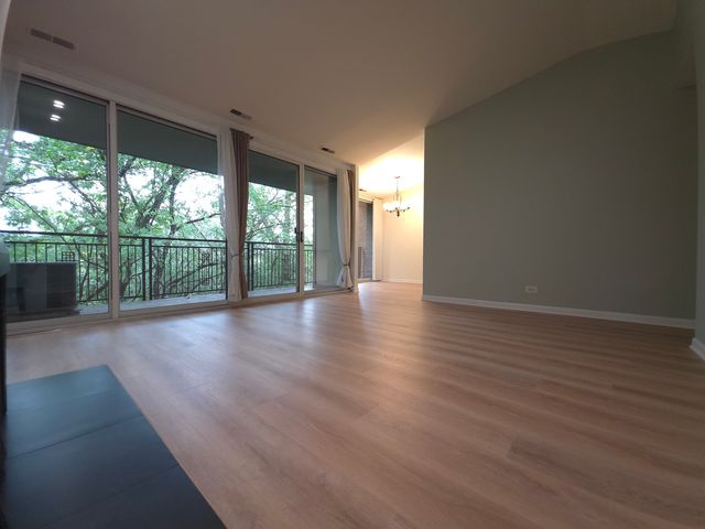 6008 Forest View Road 3C, Lisle, IL 60532