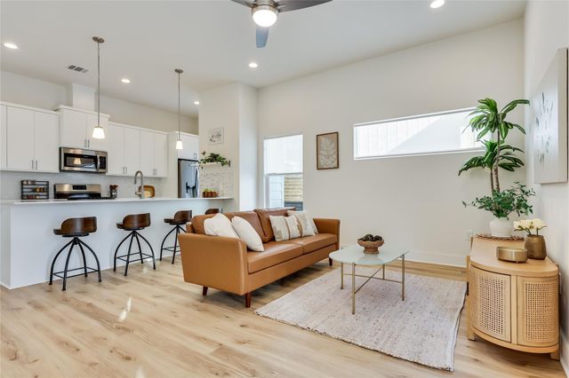 1209 E Saint Johns Ave A, Austin, TX 78752