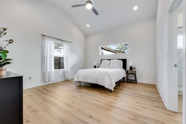 1209 E Saint Johns Ave A, Austin, TX 78752