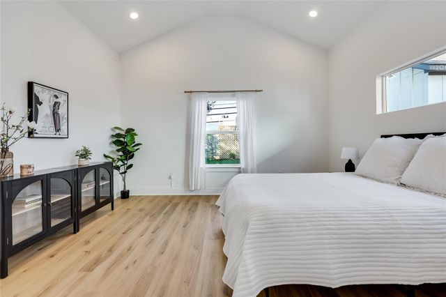 1209 E Saint Johns Ave A, Austin, TX 78752