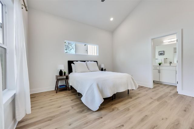 1209 E Saint Johns Ave A, Austin, TX 78752