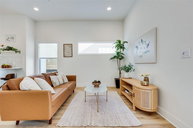 1209 E Saint Johns Ave A, Austin, TX 78752