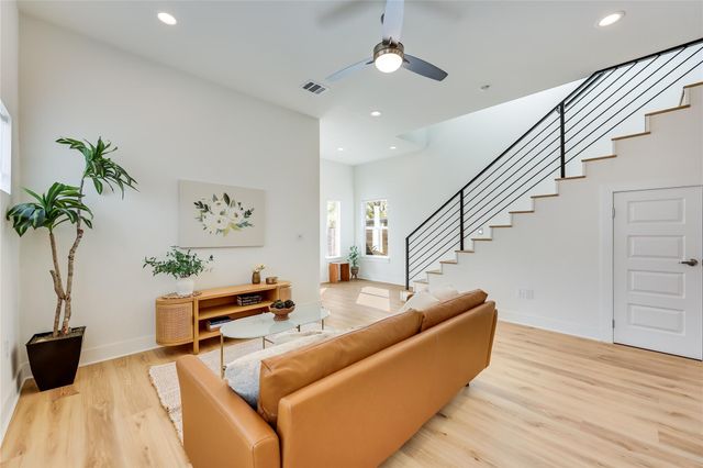 1209 E Saint Johns Ave A, Austin, TX 78752