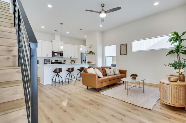 1209 E Saint Johns Ave A, Austin, TX 78752