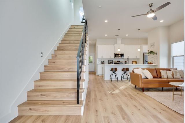 1209 E Saint Johns Ave A, Austin, TX 78752