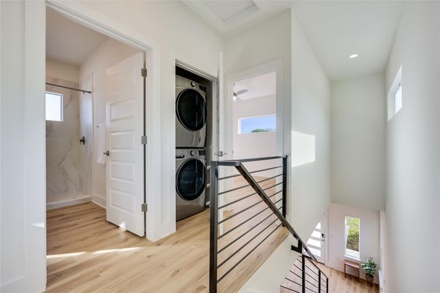 1209 E Saint Johns Ave A, Austin, TX 78752