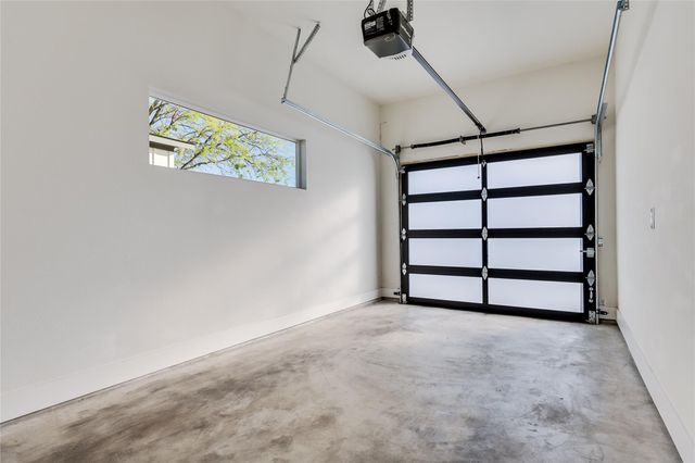 1209 E Saint Johns Ave A, Austin, TX 78752