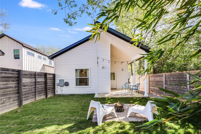 1209 E Saint Johns Ave A, Austin, TX 78752