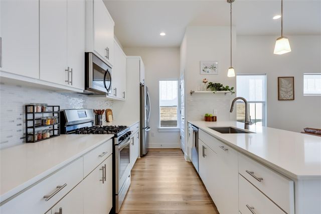 1209 E Saint Johns Ave A, Austin, TX 78752