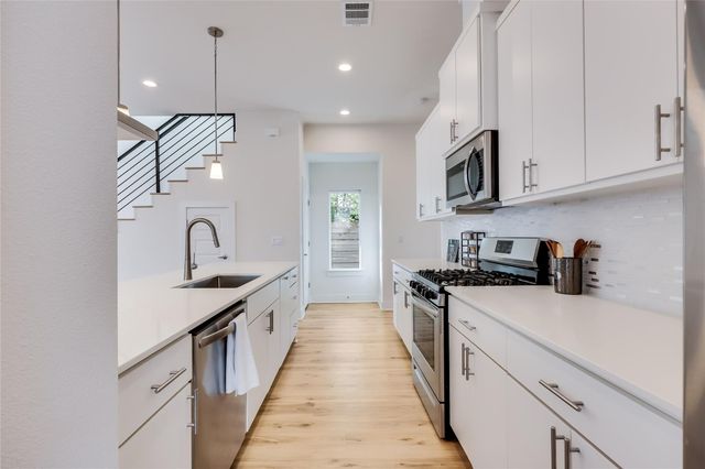 1209 E Saint Johns Ave A, Austin, TX 78752