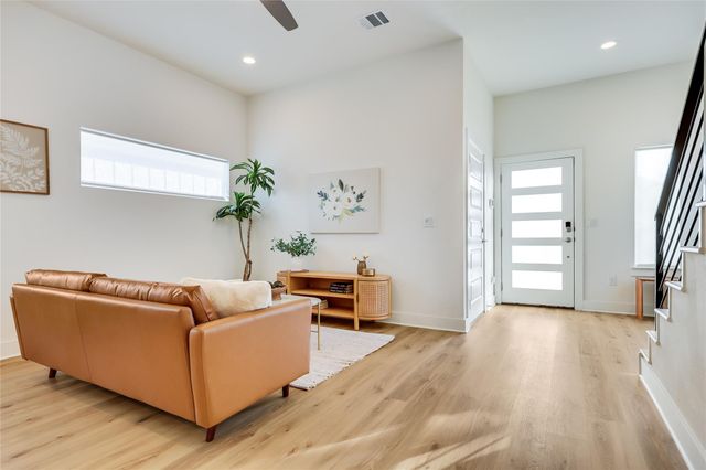 1209 E Saint Johns Ave A, Austin, TX 78752